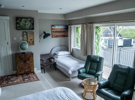 Cairn Bay Lodge Отели в г. Хеленс Бэй