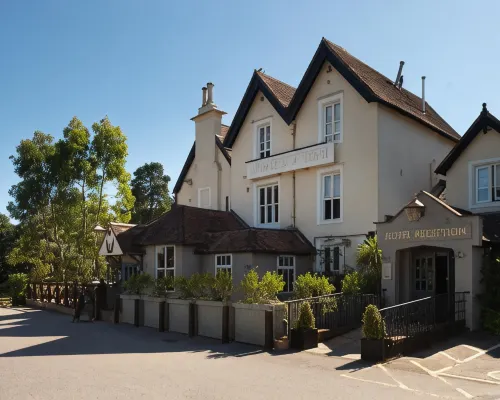 Worplesdon Place Hotel Hotele w: Guildford