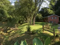 The Ashe Farm Hotels in Marshall