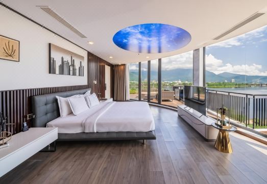 Cami Riverside Resort 전경