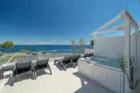 Kymothoe Elite Suites - Bathtub