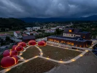 Cherry Sculpture Hotel