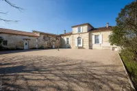 Domaine du Chauvet Hotel a Asques