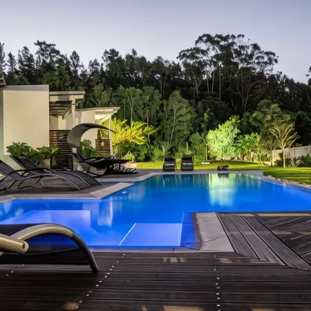 A Riverbed Guesthouse