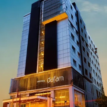 Hotel Dafam Pekanbaru Отели рядом с достопримечательностью «Река Сиак»