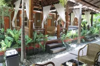 Lawaka Hotel