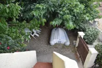 Beach<50m.Equipped terrace. Parking. Car and bicycle options. Wifi.  No. of activities