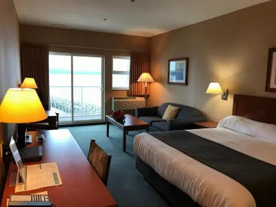 Beach Gardens Resort and Marina Отели в г. Пауэлл Ривер