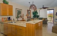 Spacious Lanai and Peek-a-Boo Ocean Views - Exquisite Vacation Oasis