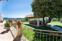 Le Domaine du Serre d'Avène - hébergements et locations de salles Hôtels à proximité de : La Bambouseraie en Cévennes