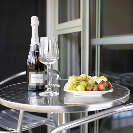 Clearbrook Motel & Serviced Apartments