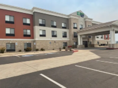 Holiday Inn Express & Suites LAS VEGAS by IHG