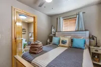 The Cowskin Cabin - Lakeview, great for fishermen, families and friends!