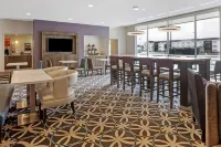 La Quinta Inn & Suites by Wyndham York Hotels in York County