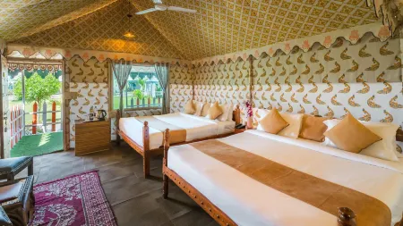 The Royal Heritage Tent Resort- Tent City Kevadia Отели рядом с достопримечательностью «Стейтью Оф Юнити»