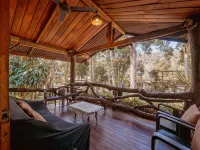 Tharnthong Lodge Hotels in Mae On