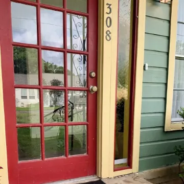 Cozy 2 BR Cottage with Inviting Sunroom, Spacious Yard and Ultimate Comfort