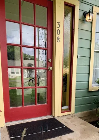 Cozy 2 BR Cottage with Inviting Sunroom, Spacious Yard and Ultimate Comfort