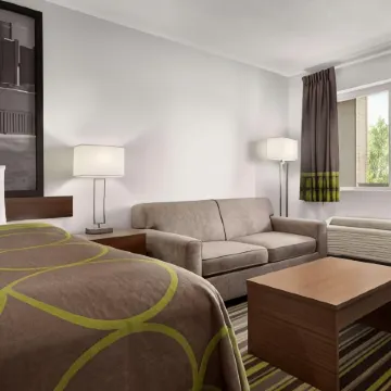 Super 8 by Wyndham Windsor/Dougall