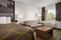 Super 8 by Wyndham Windsor/Dougall