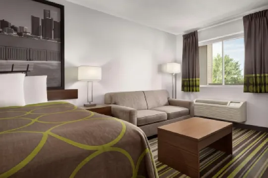 Super 8 by Wyndham Windsor/Dougall Hôtels à : 