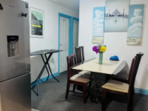 OYO Unique Private Rooms - Bolton Central, Free Parking Hotels in Bolton