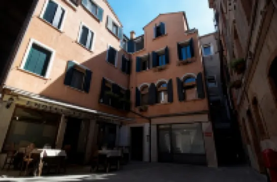 Al Portico Guest House