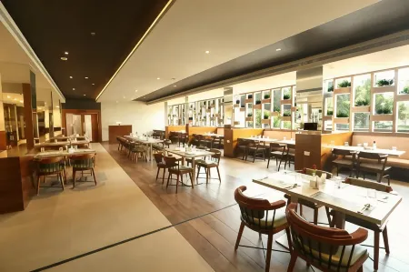 Magnet Hotel Отели рядом с достопримечательностью «Cannanore Lighthouse»