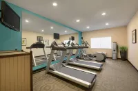 Country Inn & Suites by Radisson, Bismarck-Mandan - Gym