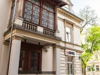 Home Aparthotel Các khách sạn gần Tiếng gầm