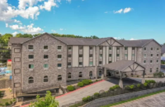 Howard Johnson by Wyndham Branson - 3-Star