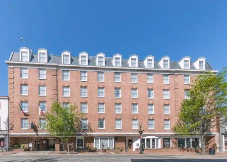 Georgetown Inn Отели рядом с достопримечательностью «Saint Sophia Cathedral»