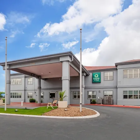 Quality Inn & Suites Near Six Flags and Medical Center