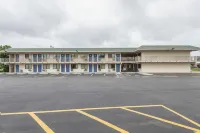 Motel 6 Kansas City, MO - Airport Отели в г. Канзас-Сити
