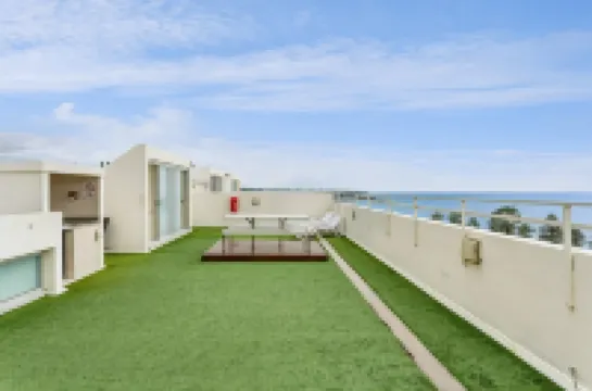 Beachside Paradise - Ocean Views, Central Position