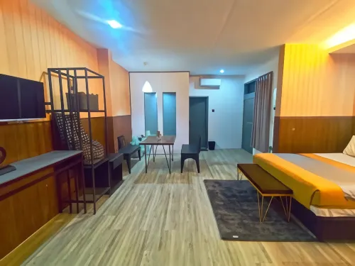 Sentral Boutique Hotel Kediri فنادق في Pesantren