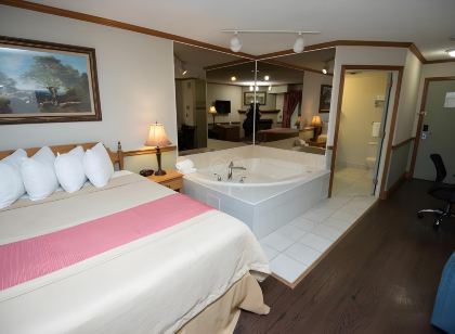 Super 8 by Wyndham Gananoque        Country Squire Resort