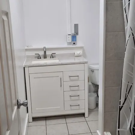 Midtown Condo right on Main St! Walking distance to everything!