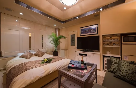 蘇拉塔足利酒店（限成人）