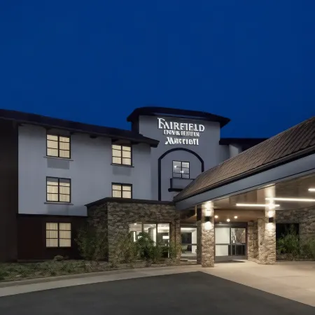 Fairfield Inn & Suites Camarillo Отели рядом с достопримечательностью «McGrath Family Farm»