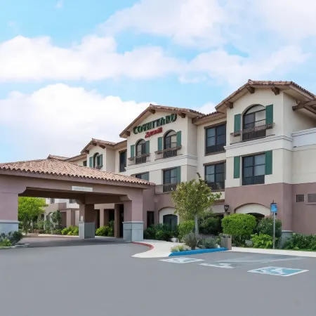Courtyard Thousand Oaks Ventura County Отели рядом с достопримечательностью «Лейк Шервуд»