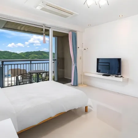 Namhae Spring, Summer, Fall, Winter Pet-