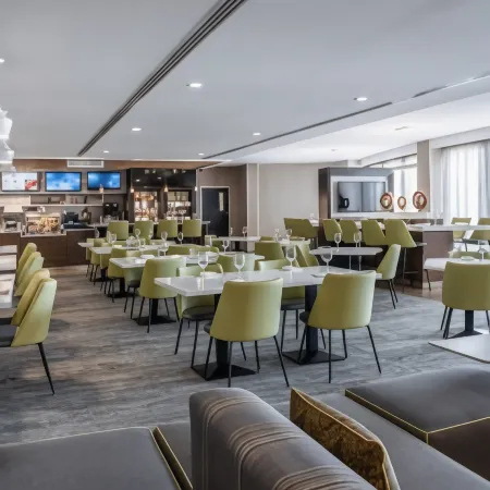 Courtyard Edmonton West Отели в г. Эдмонтон