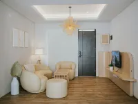 Twelve Stones Villa KBP Hotele w: Batujajar