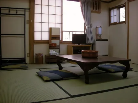 Shiriyakionsen Hotel Kozanso Отели рядом с достопримечательностью «Shibu Mountain Pass Romance Lift.»