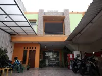 Seungit Syariah Inn Tebet Mitra RedDoorz Hotels near Cawang