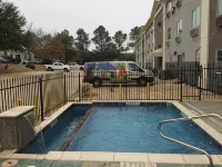 Super 8 by Wyndham Bedford DFW Airport West - Pools