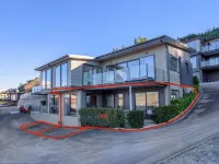 Spa Retreat Lake & Mountain Views - Goldrush Peak Hotels in 