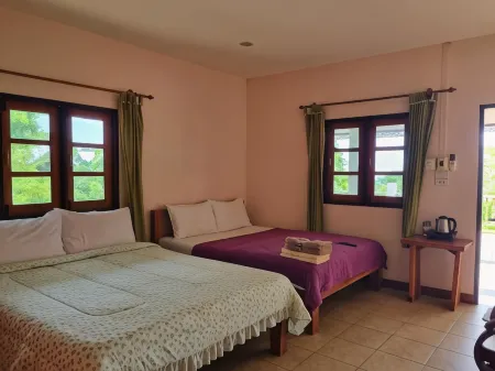 Sawasdee Sichang Resort Отели рядом с достопримечательностью «Chao Por Khao Yai Shrine»