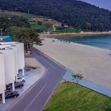 Namhae Sun and Moon Pension Отели рядом с достопримечательностью «Храм Пориам»